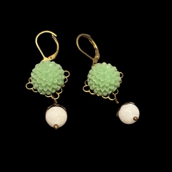 Michelle Ann Elegant Green and White Floral Earrings - Picture 4 of 6